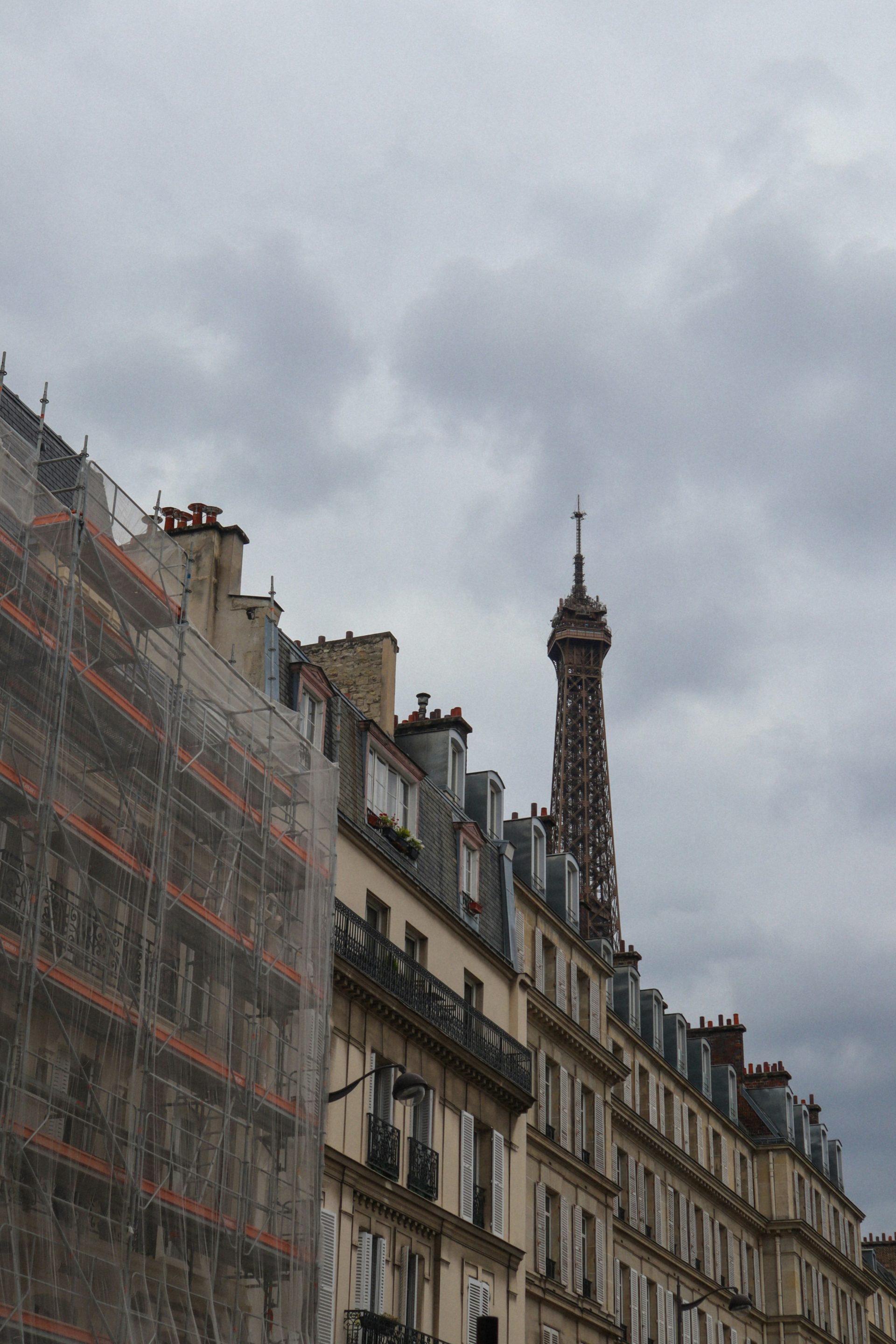 Vue de la tour Eiffel au loin
